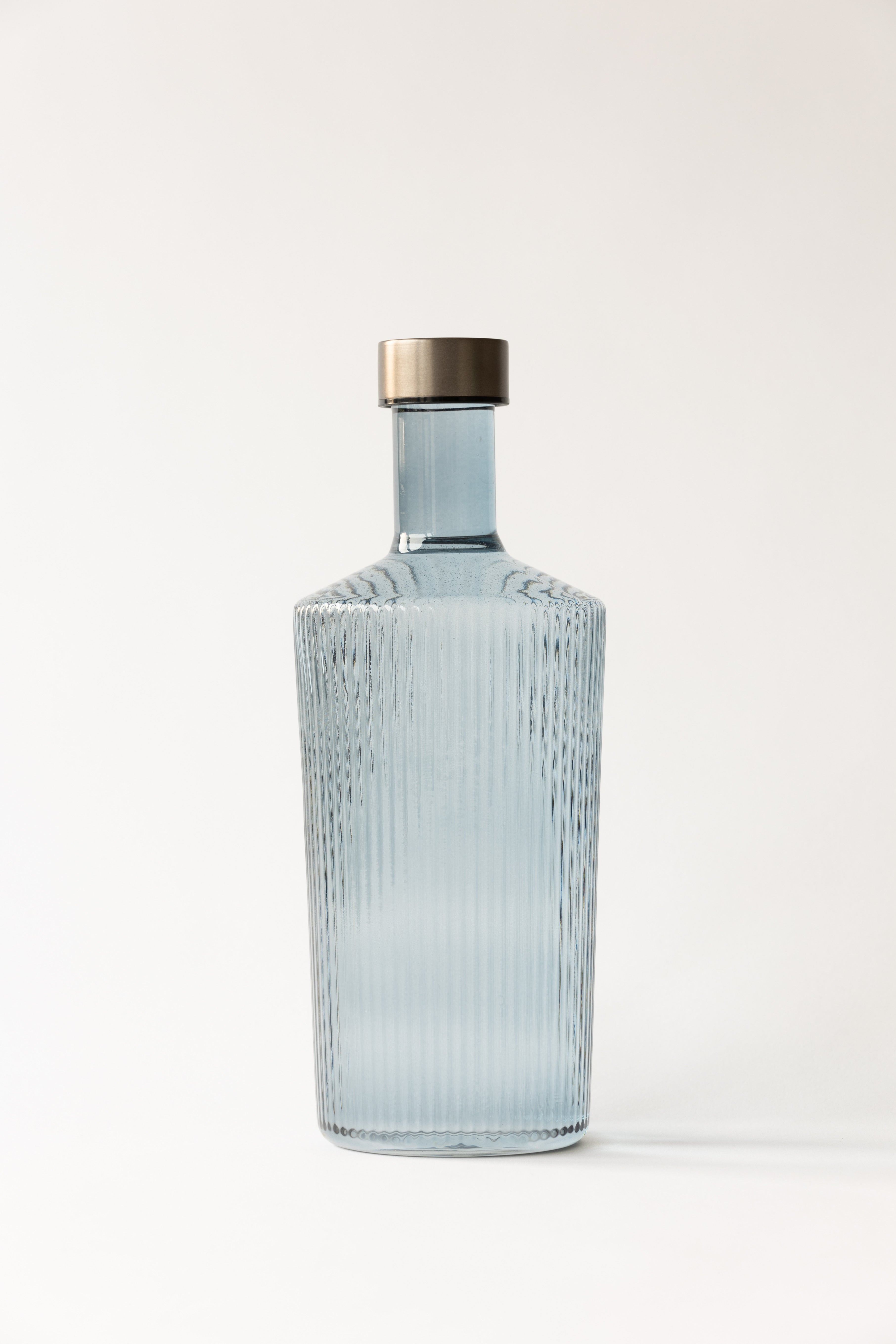 twilight glazen waterfles met draaidop van Paveau, verkocht door Anneke Crauwels Home