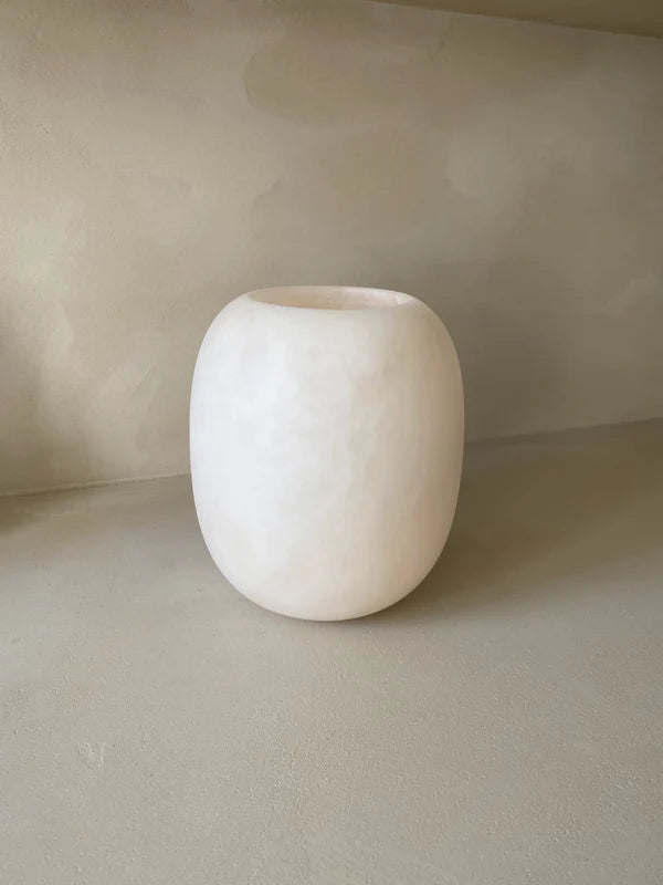 Albast theelichthouder verkocht door Anneke Crauwels Home