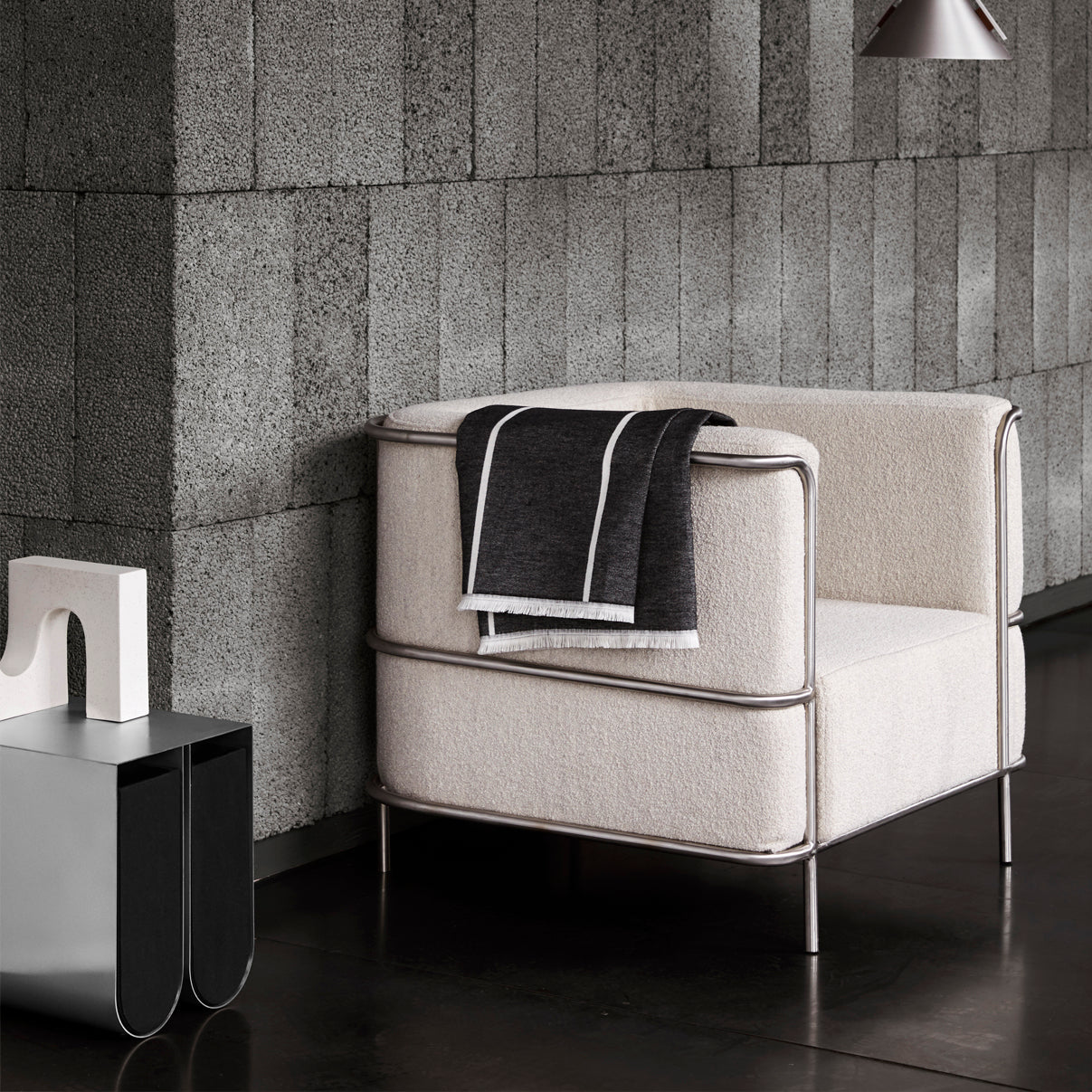 Curved bijzettafel | Kristina Dam Studio | Staal | Designer | Shop | Design Studio Anneke Crauwels | Anneke Crauwels Home