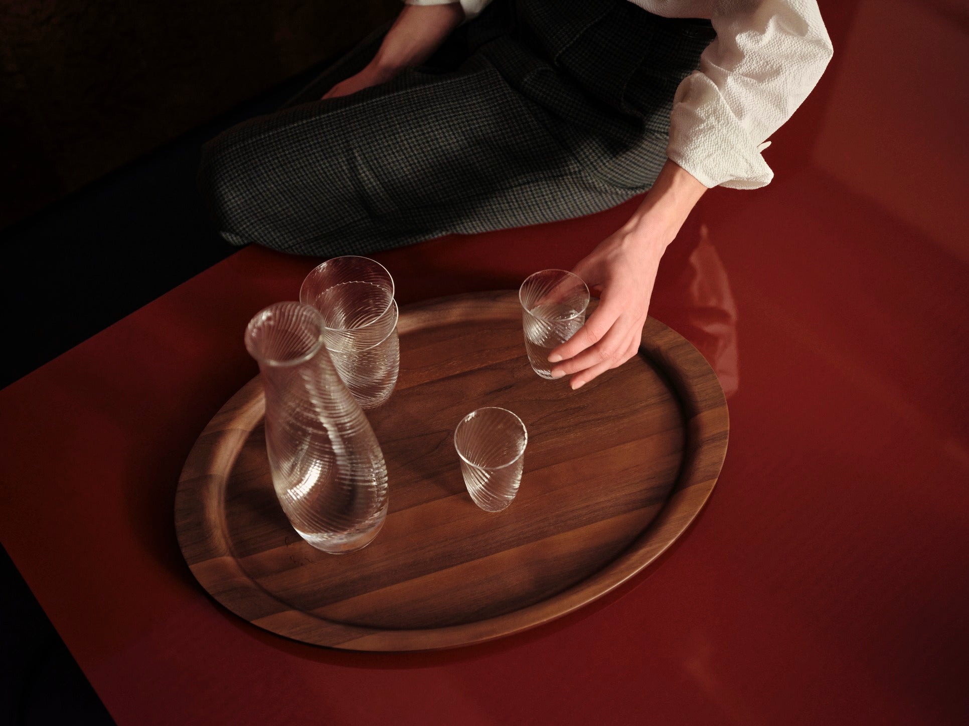 Collect walnoten dienblad van &Tradition verkocht door Anneke Crauwels Home