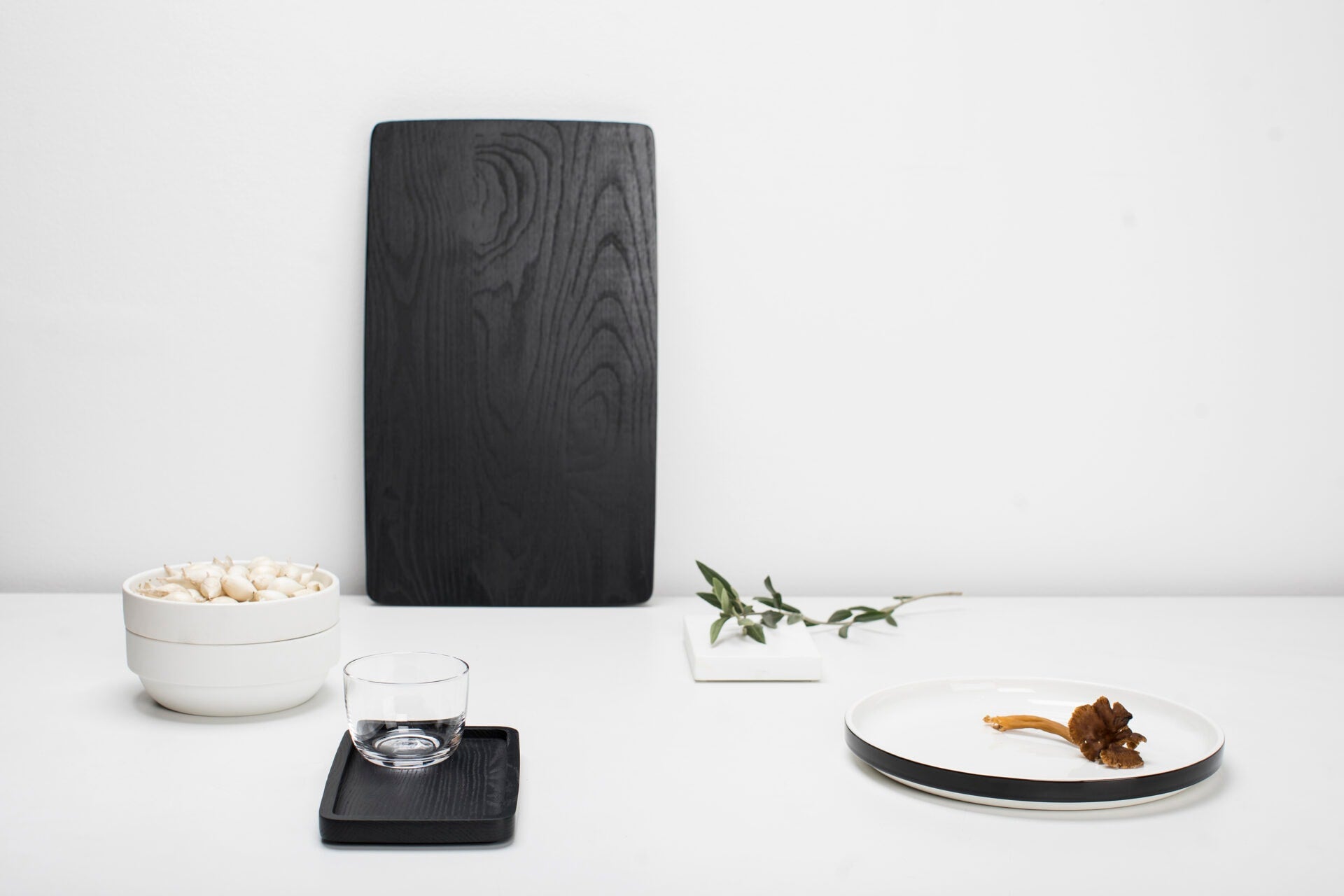 Houten plateau - VINCENT VAN DUYSEN | Serax | verkocht door Anneke Crauwels Home