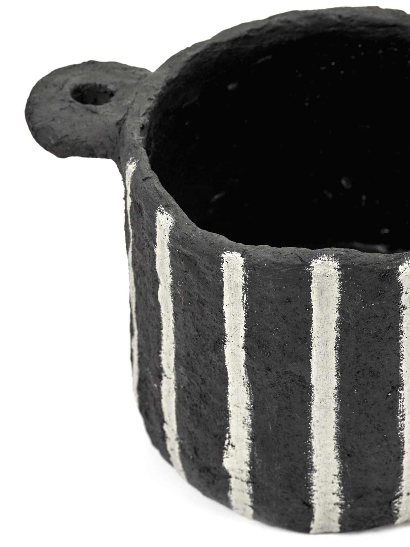 Zwart object, the wrong zebra van Serax, gemaakt van papier maché, verkocht door Anneke Crauwels Home