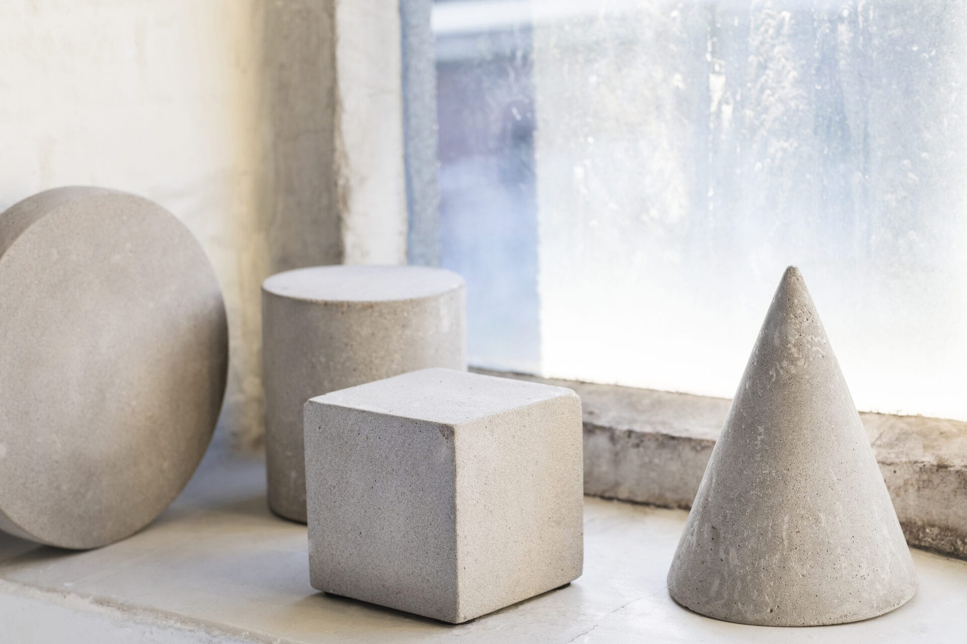 Betonnen object Kegel MARIE MICHIELSEN Serax verkocht door Anneke Crauwels Home