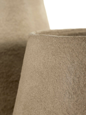 papier-maché-bloempot-serax verkocht door Anneke Crauwels Home