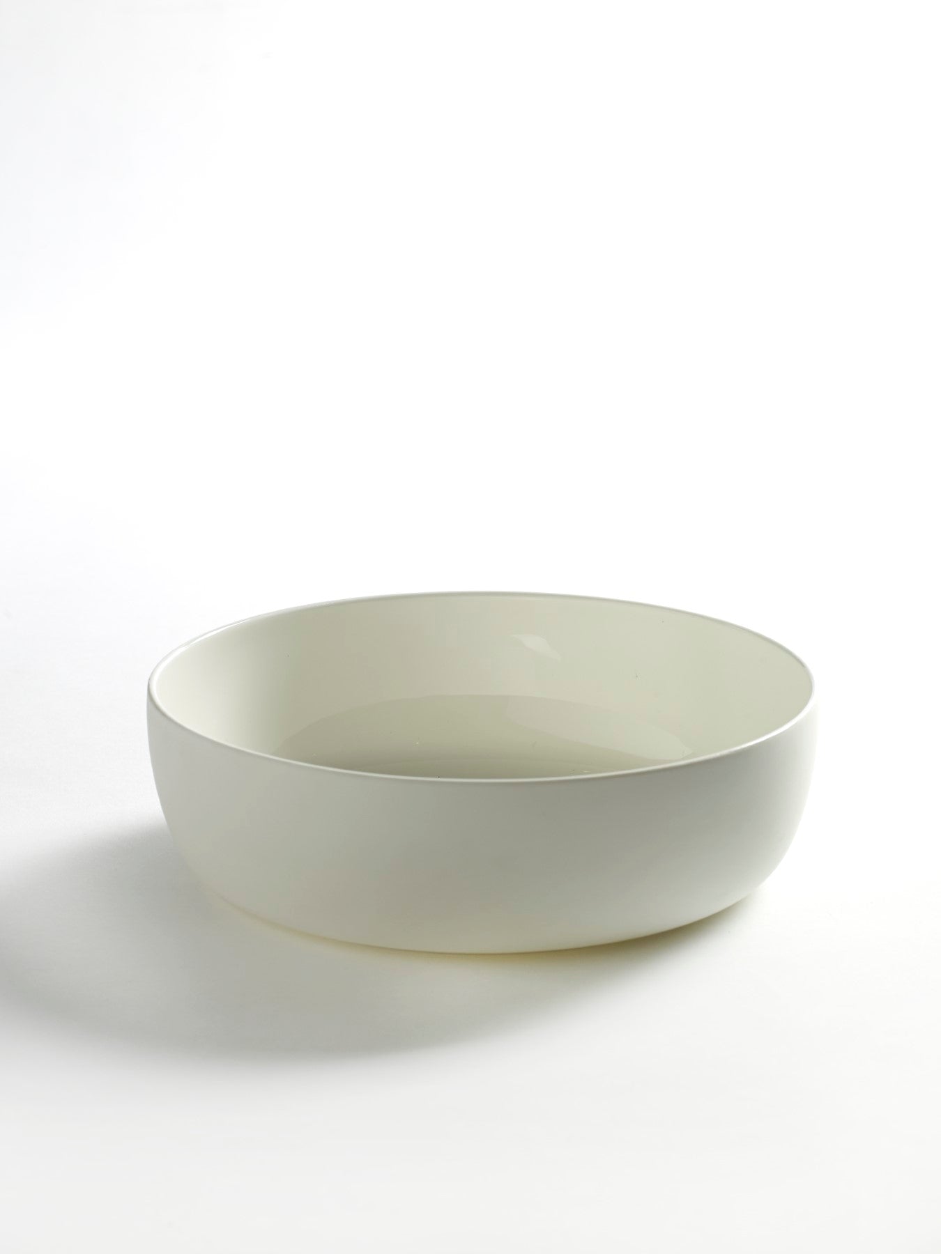 Witte-schaal-serax wit servies verkocht door Anneke Crauwels Home