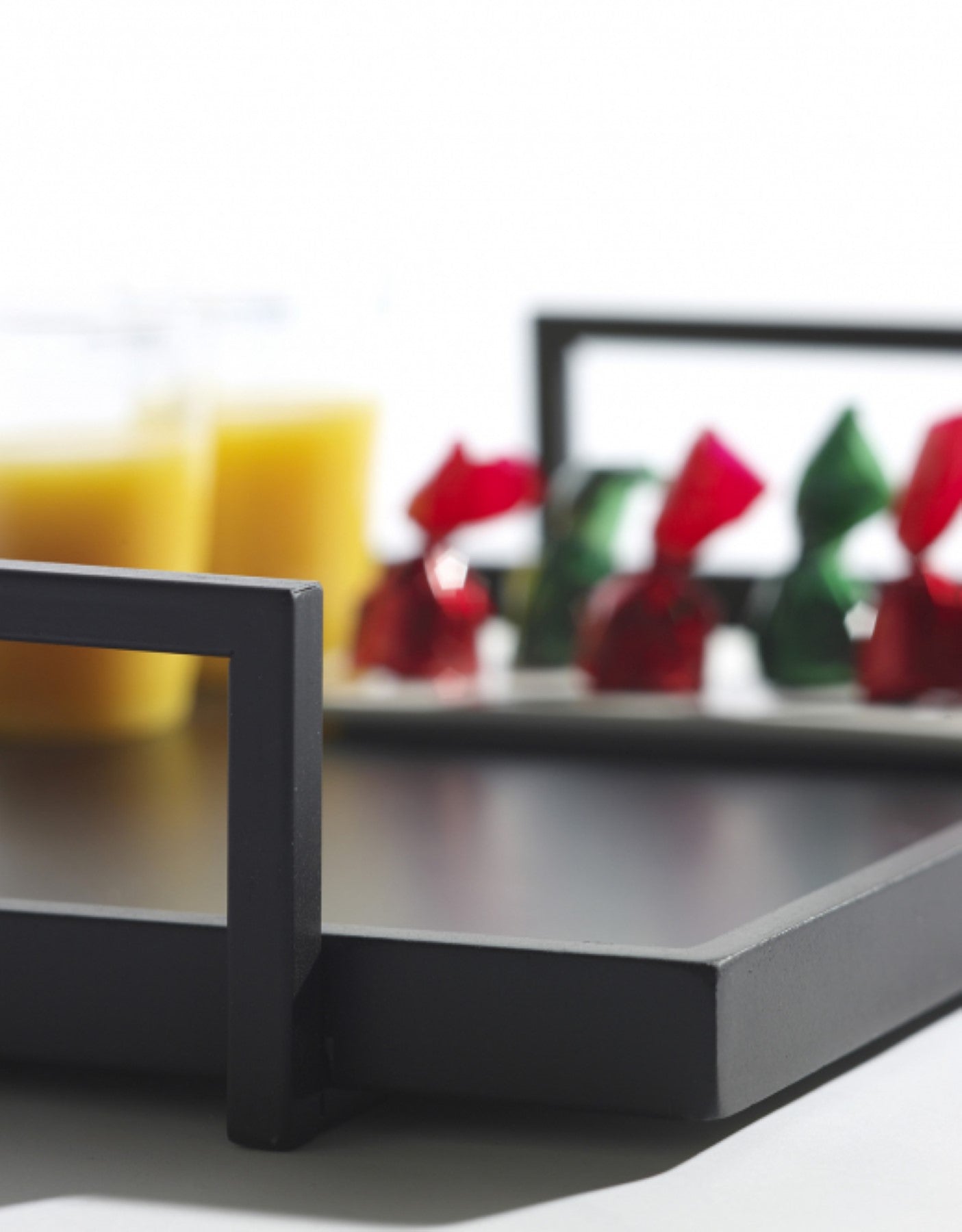 Zwart dienblad van Serax verkocht door Anneke Crauwels Home