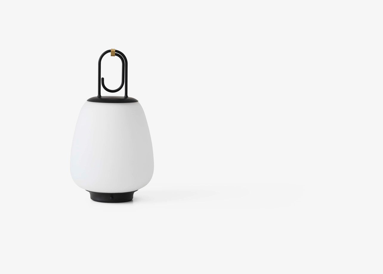 Lucca draagbare tafellamp | met haak | &Tradition | verkocht door Anneke Crauwels Home | design | Shop