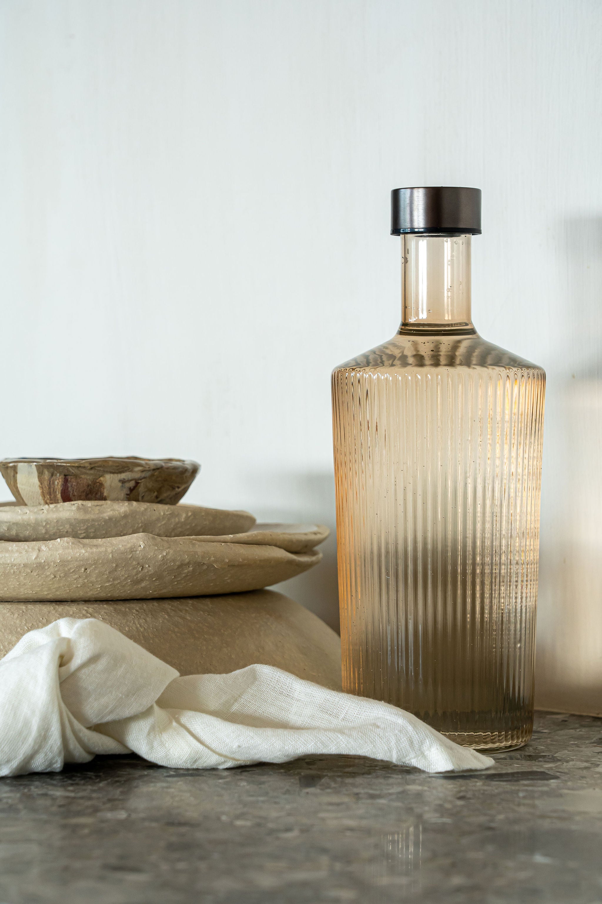 Glazen-fles-met-ribbel-Paveau verkocht door Anneke Crauwels Home