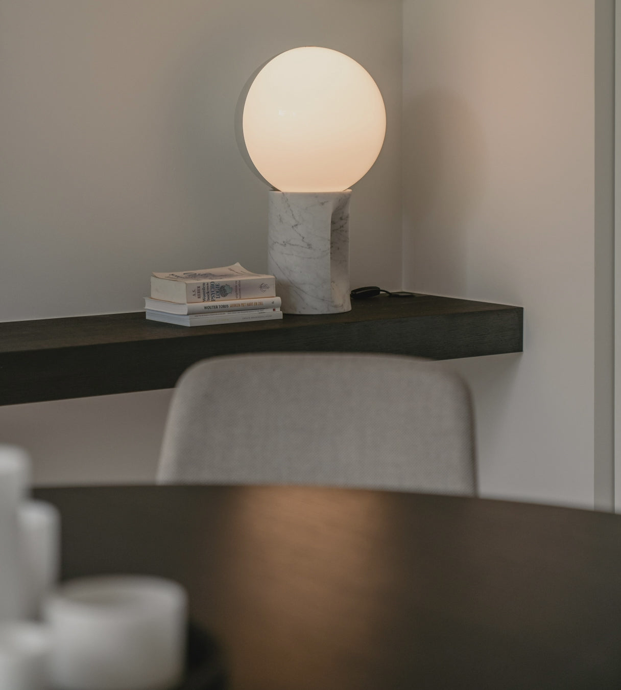 Je Suis lamp | tafellamp | Penta Light | Designer | Carrara Marble | 360 graden | verkocht door Anneke Crauwels Home