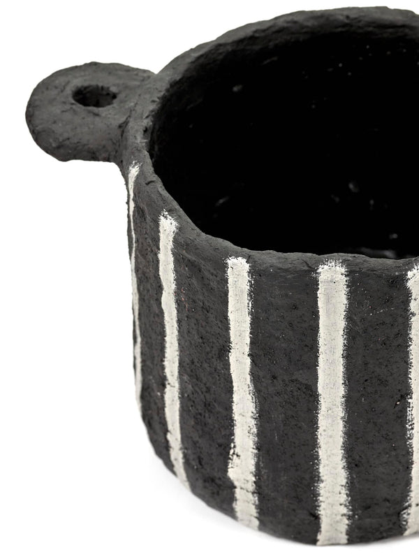 Zwart object, the wrong zebra van Serax, gemaakt van papier maché, verkocht door Anneke Crauwels Home