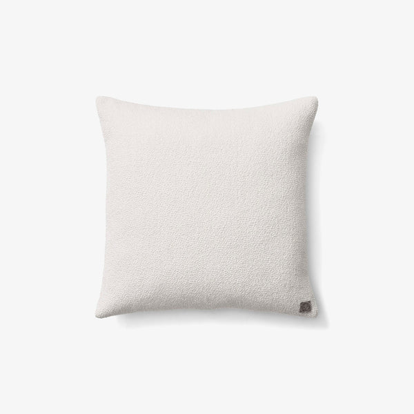Collect ivoor kussen van &Tradition verkocht door Anneke Crauwels Home