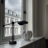 witte-vaas-op-vensterbank-met-lamp van 101 Copenhagen verkocht door Anneke Crauwels Home